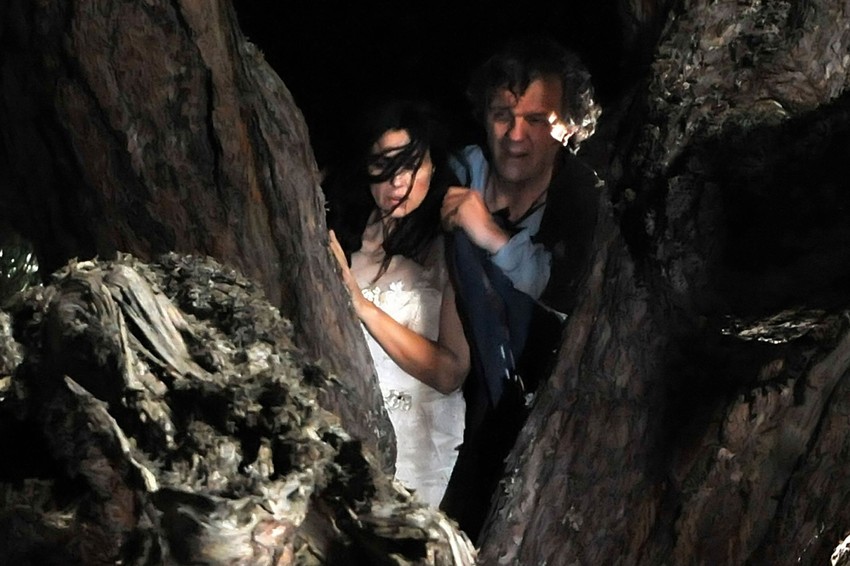 Monika Beluči i Emir Kusturica na drvetu