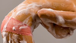 Tylko 3 partie ciała wymagają dokładnego codziennego mycia? Polscy eksperci komentują rewelacje zza oceanu