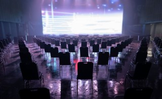 Polacy chcą się bawić, ale branża imprez i targów pod kreską