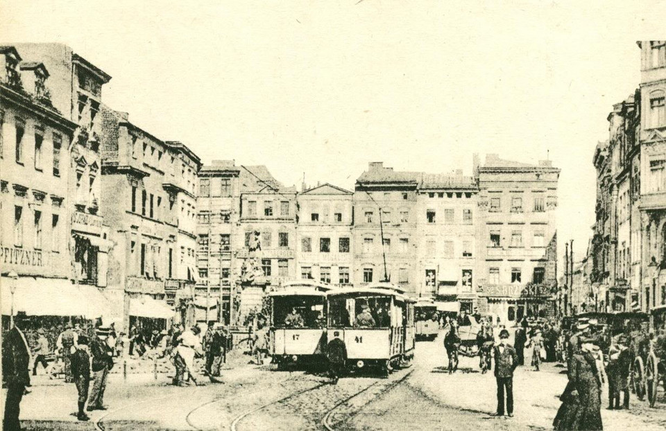 Tramwaje na Starym Rynku, ok. 1899 r. Fot: Archiwum