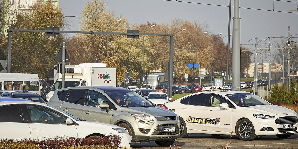 Olbrzymie korki w całym kraju. A jeszcze nie ma Wszystkich Świętych!