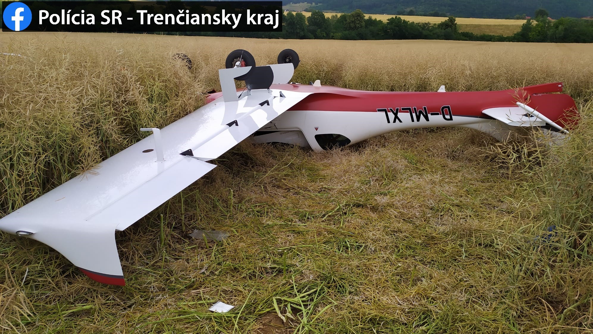 Motorové lietadlovo havarovalo medzi Cigľom a Lehotou pod Vtáčnikom.