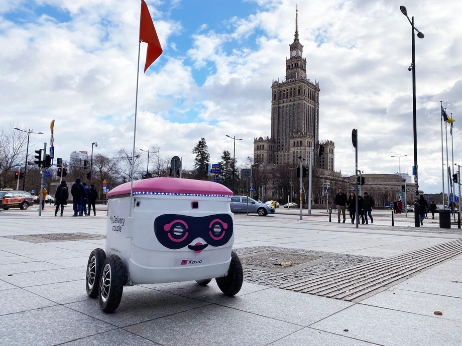 Autonomiczne roboty dostawcze Delivery Couple można już spotkać na ulicach Warszawy i Lublina