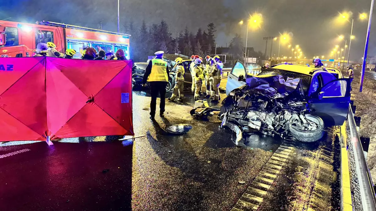 Poważny wypadek na S7. Auto jechało pod prąd