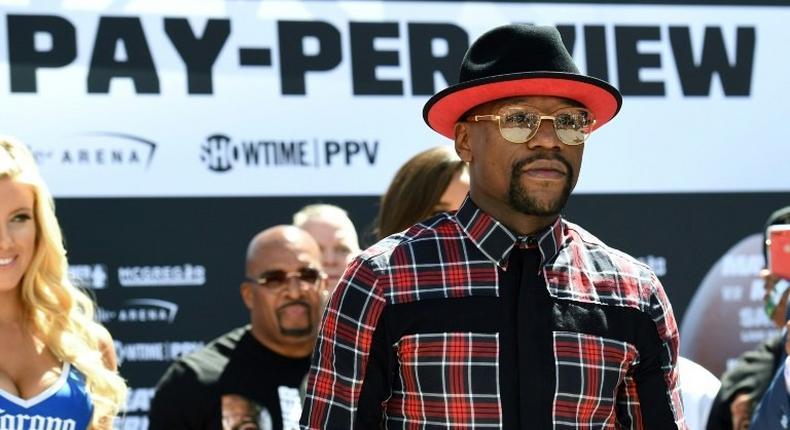 Boxer Floyd Mayweather Jr. arrives at Toshiba Plaza on August 22, 2017 in Las Vegas, Nevada