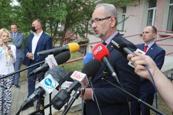 Niedzielski pytany o słowa abpa Gądeckiego. "Trudno mi nawet komentować"