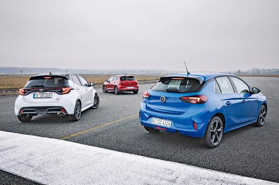Toyota Yaris kontra Volkswagen Polo i Opel Corsa - czy hybryda Toyoty pokona niemiecką konkurencję?