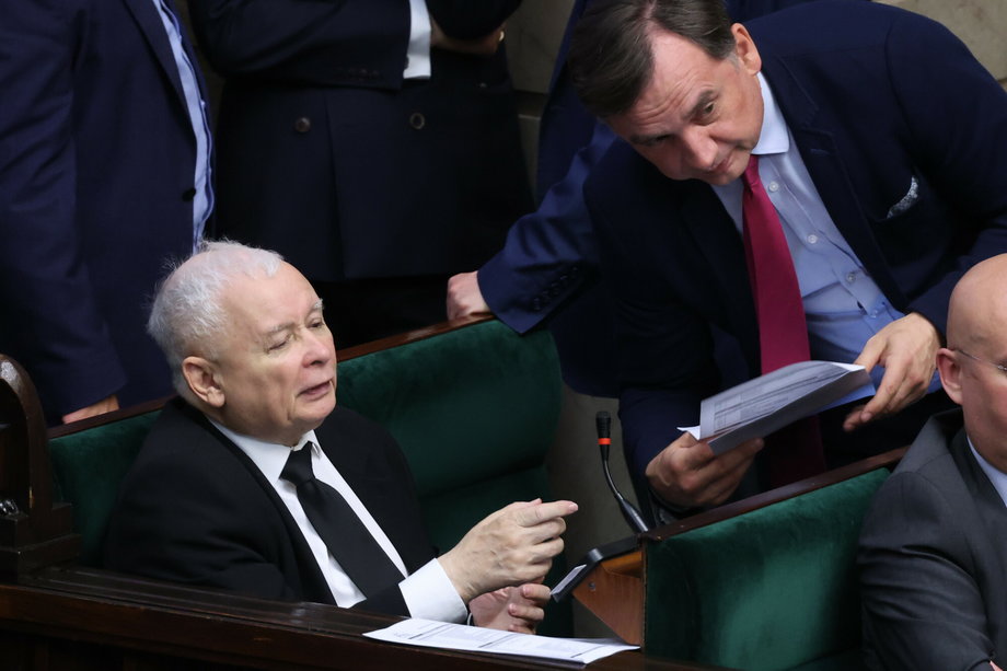 Jarosław Kaczyński by zapobiec woltom wewnątrz zjednoczonej prawicy, nie pozwolił koalicjantom na finansowe uniezależnienie się.
