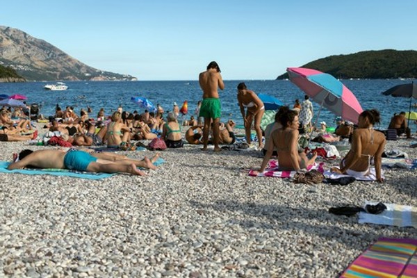 Zapaljen automobil na Voždovcu