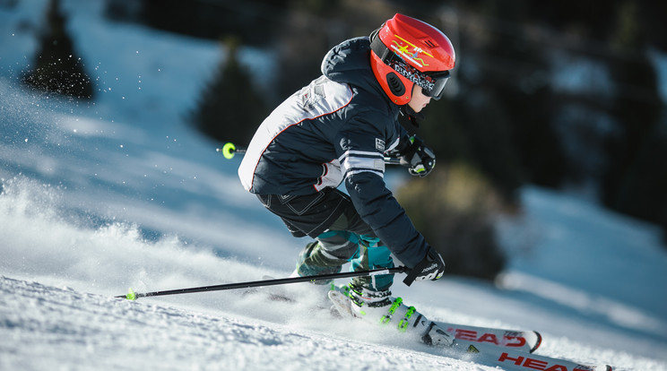 Szigorú szabályok mellett élvezhetik majd az emberek a téli sportok örömeit a szomszédban / Fotó: Pexels