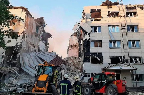 RAZORAN NAPAD U TRI TALASA NA RUSKE BAZE Generalštab Ukrajine saopštio: 