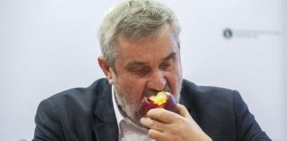 Ferment między byłymi ministrami rolnictwa z PiS. Jurgiel sugeruje, że Ardanowski powinien beknąć za jabłka