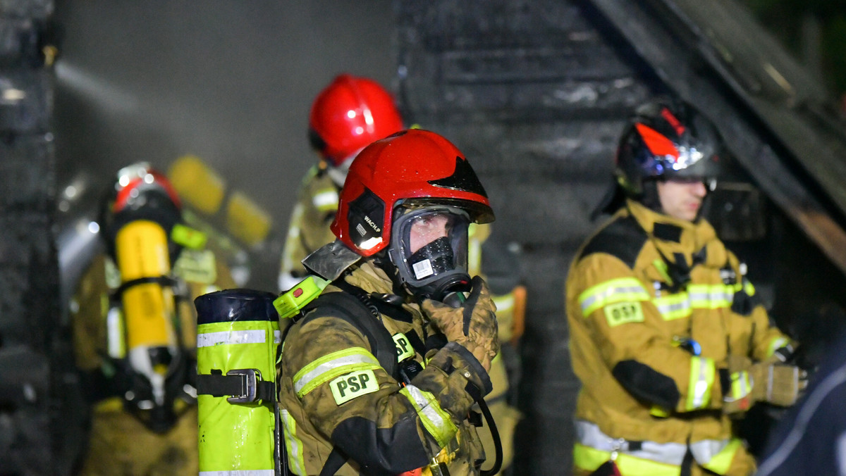 Pożar hali sportowej pod Poznaniem. Na miejscu 12 jednostek straży pożarnej