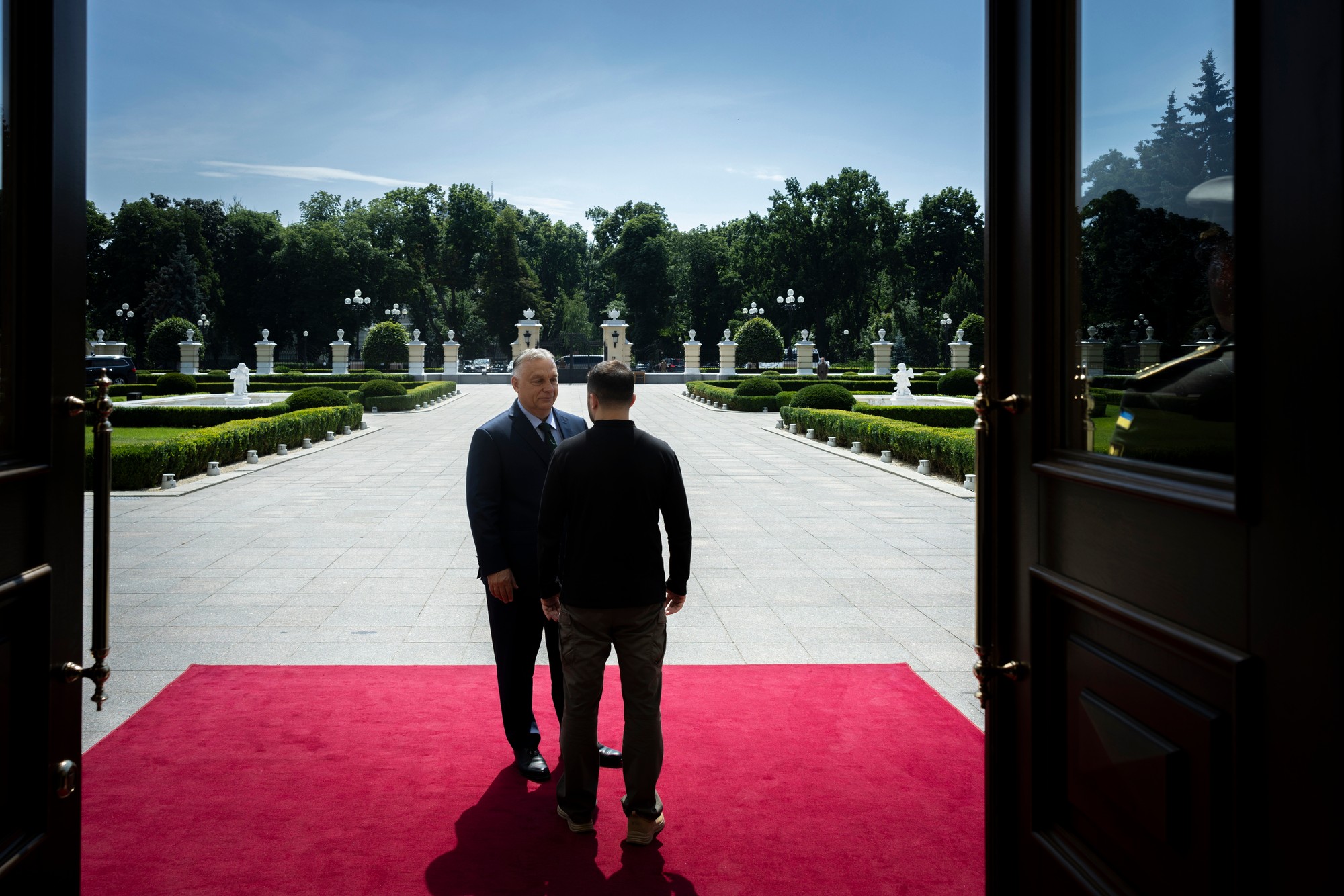 Ukrajinský prezident Volodymyr Zelenskyj a maďarský premiér Viktor Orbán.