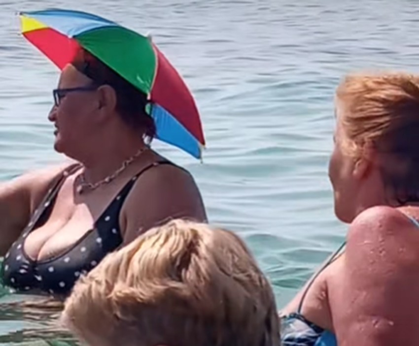 Srbi u Paraliji u moru zapevali pesmu