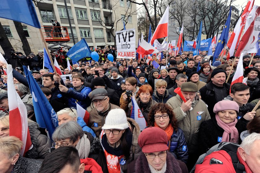 Wyciekła treść SMSa, jaki PO rozsyła przed marszem 7 maja