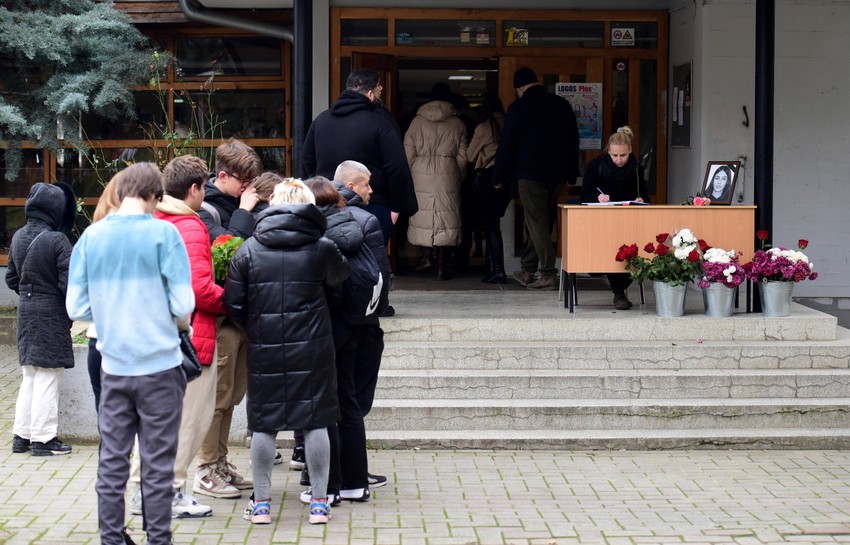 Građani Skoplja odaju počast ubijenoj Vanji