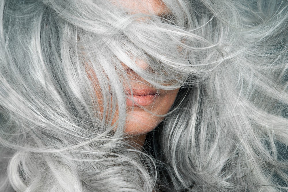 Graue Haare können toll aussehen, doch gefallen nicht jedem.