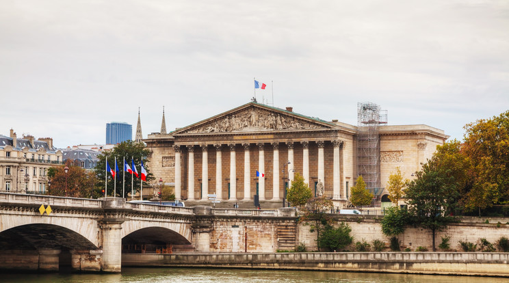 Elbukott hétfőn a francia nemzetgyűlésben a kormánnyal szembeni első bizalmatlansági indítvány/ Fotó: Northfoto