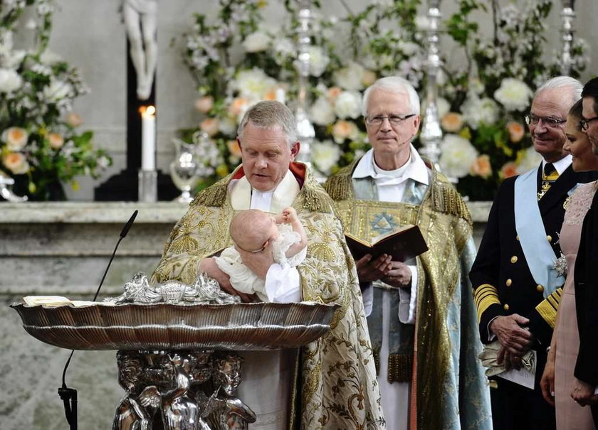 Księżniczka Victoria i Książę Daniel ochrzcili swoją śliczną córeczkę