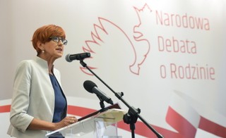 Rafalska do seniorów: Dziękuję za poświęcenie w wychowaniu pokoleń Polaków