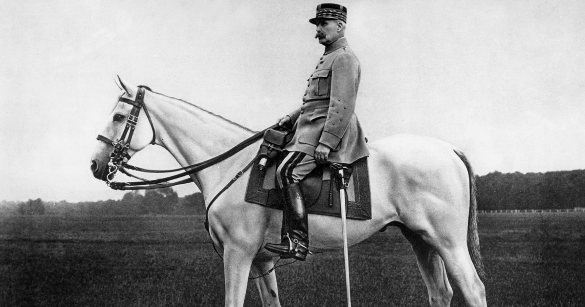 Był bohaterem Francji, pławił się w sławie. Stał się symbolem jej największej hańby