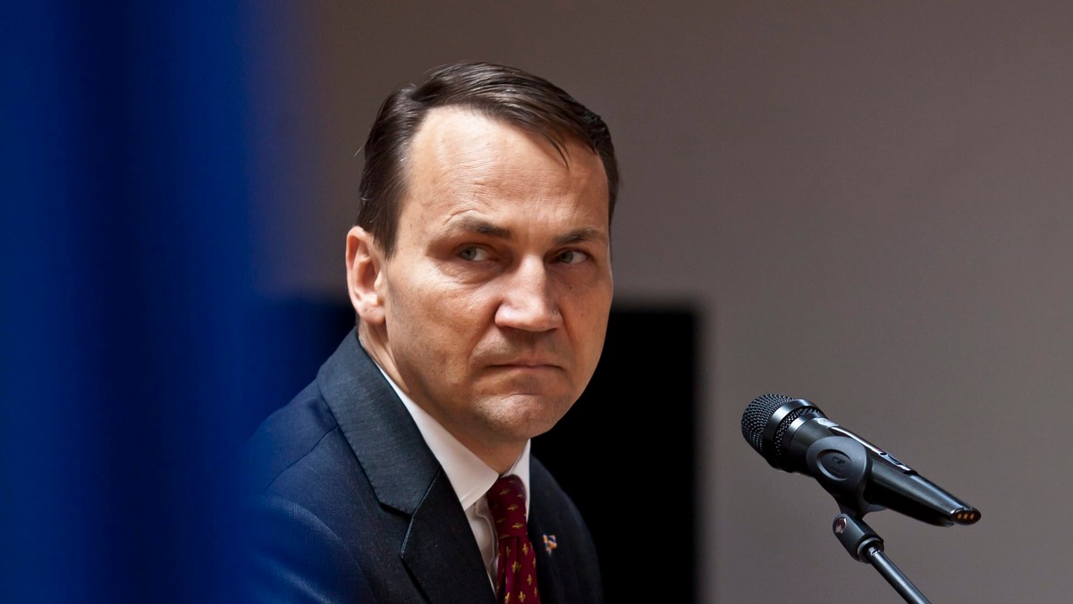 Ukraina jest ofiarą agresji, Europa musi poważnie myśleć o swoim bezpieczeństwie - powiedział szef MSZ Radosław Sikorski przed rozpoczęciem dorocznej narady ambasadorów.