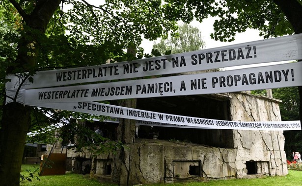 Muzeum Gdańska zdjęło transparenty rozwieszone wokół ruin na Westerplatte