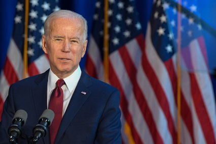 Polityczne przepychanki w Waszyngtonie. Biden uspokaja sojuszników