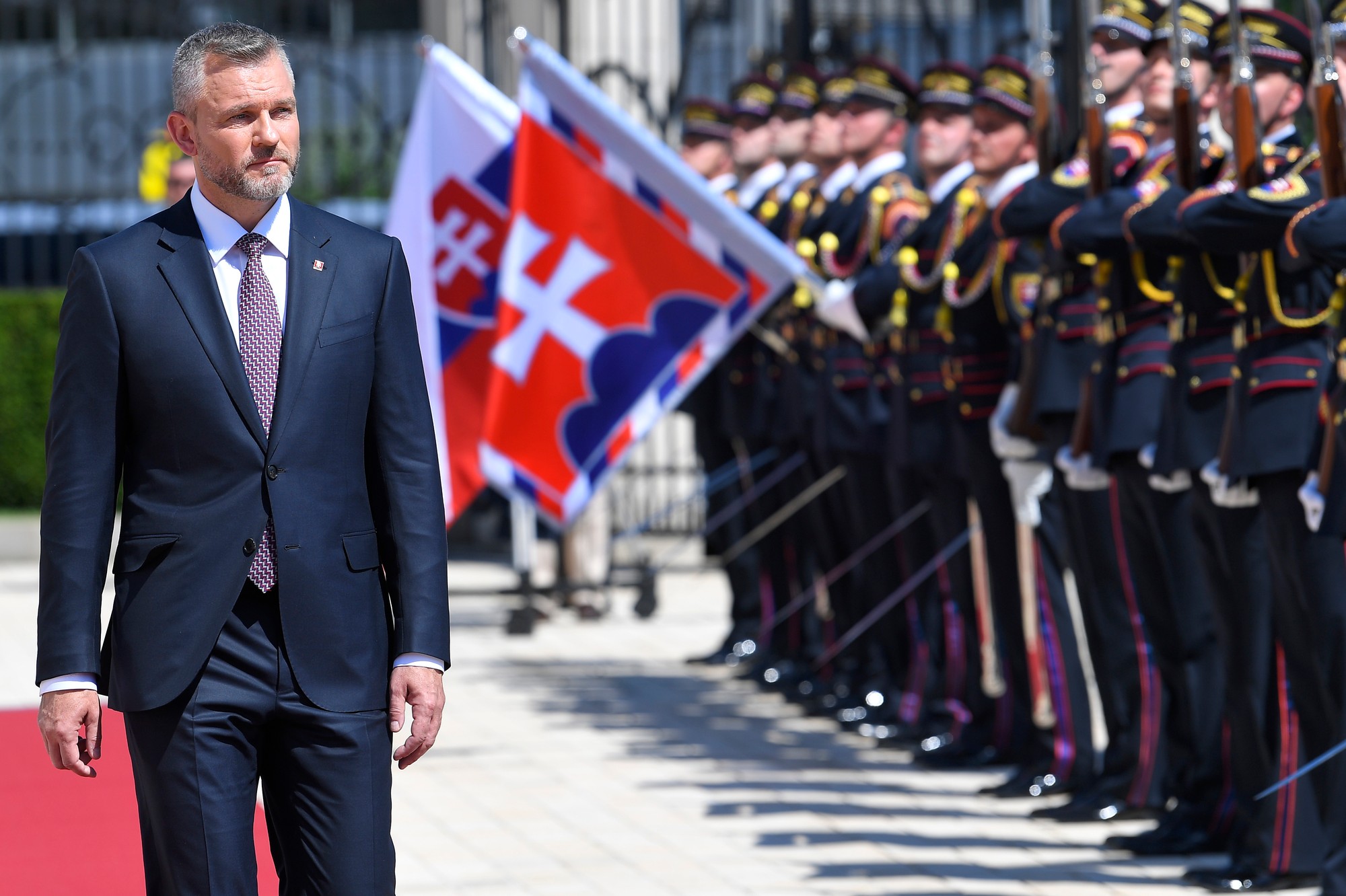 Prezident SR Peter Pellegrini počas prehliadky Čestnej stráže prezidenta SR.