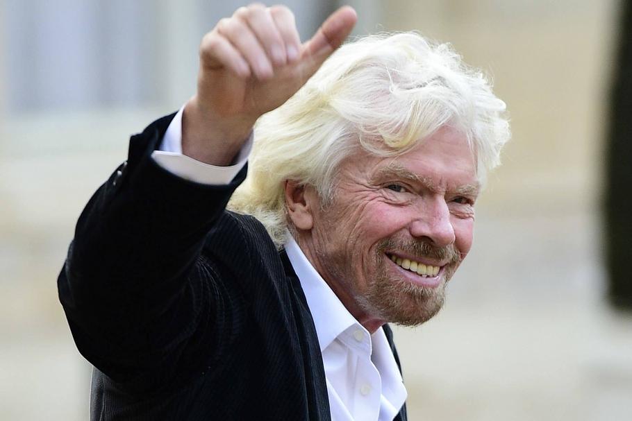 Richard Branson znany jest także z dzialalności pozabiznesowej. Należy do niego m.in. rekord świata w najszybszym pokonaniu amfibią kanału La Manche