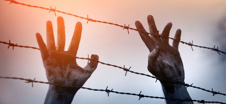 Nielegalni imigranci szturmują Hiszpanię. Wpław