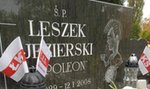 Łódzka wojna kibiców przeniosła się na cmentarze. To pojawiło się grobach zasłużonych sportowców