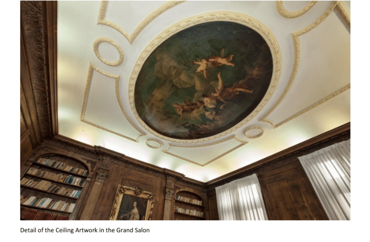 Titova vila i detalj na plofonu u glavnom salonu