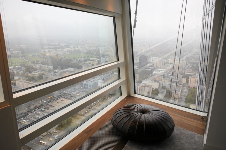 Budynek 'Żagiel' projektu Daniela Libeskinda przy ul. Złotej 44 w Warszawie