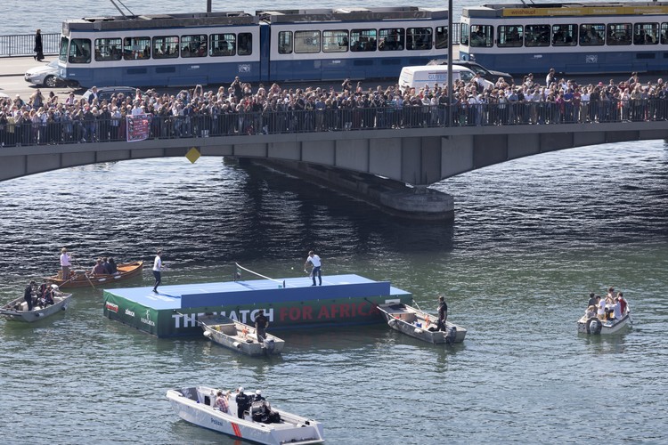 Roger Federer i Andy Murray zagrali w tenisa na... wodzie