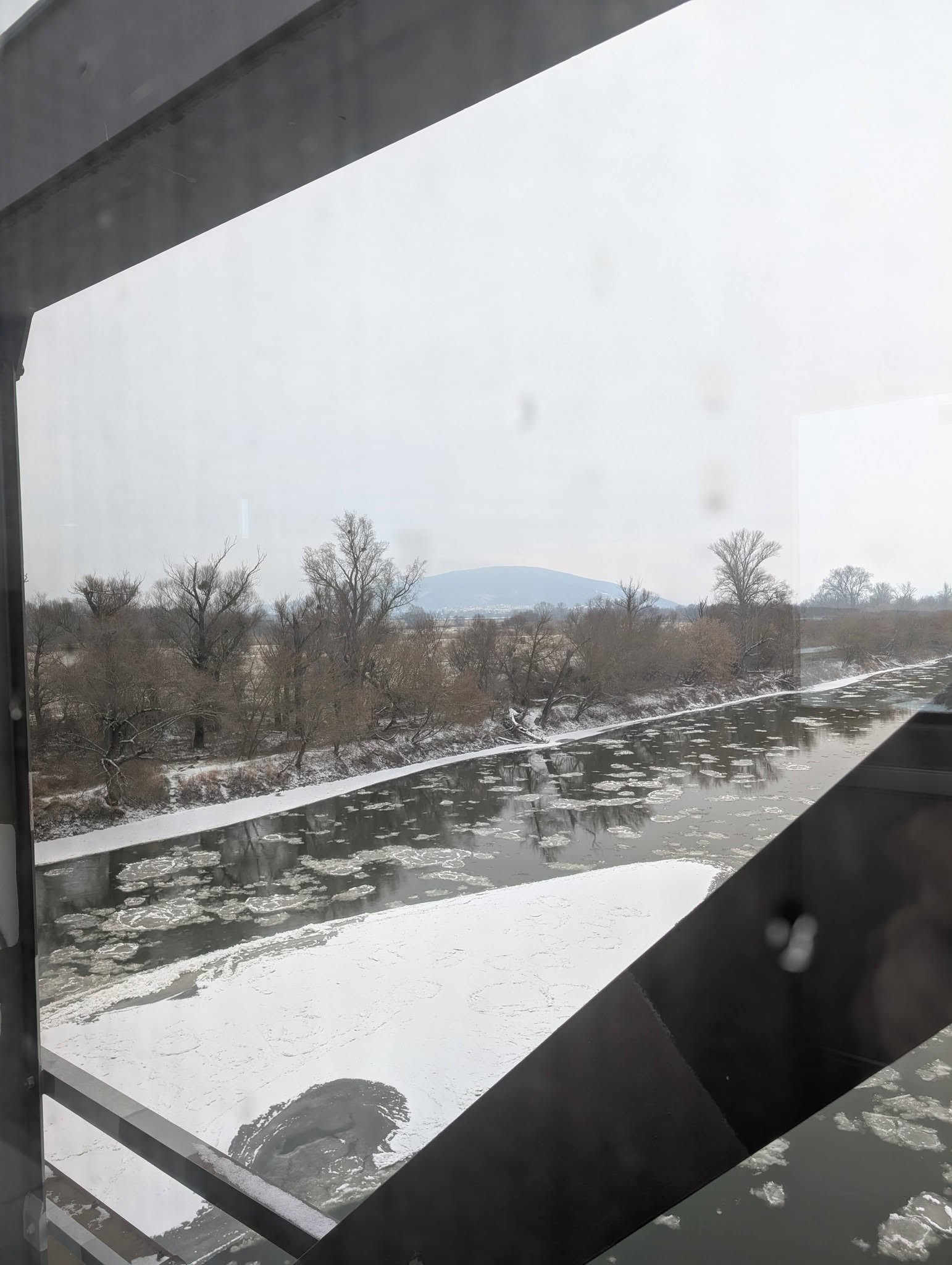 Martin cestoval vlakom z Bratislavy do Viedne. 