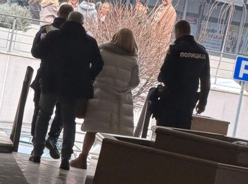 IZ UGLA KOMŠIJA: Evo šta se odbilo na Novom Beogradu kada su IZVRŠITELJI pokucali na vrata Čede Jovanovića i Aleksandra Kosa, DETALJI ŠOKIRALI! (FOTO)