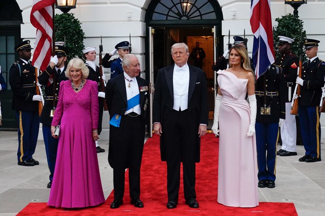 Donald i Melanija Tramp sa kraljem Čarlsom i kraljicom Kamilom