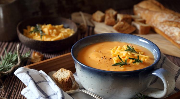 A forró leves a szervezetünket arra készteti, hogy lehűljön. Fotó: Getty Images