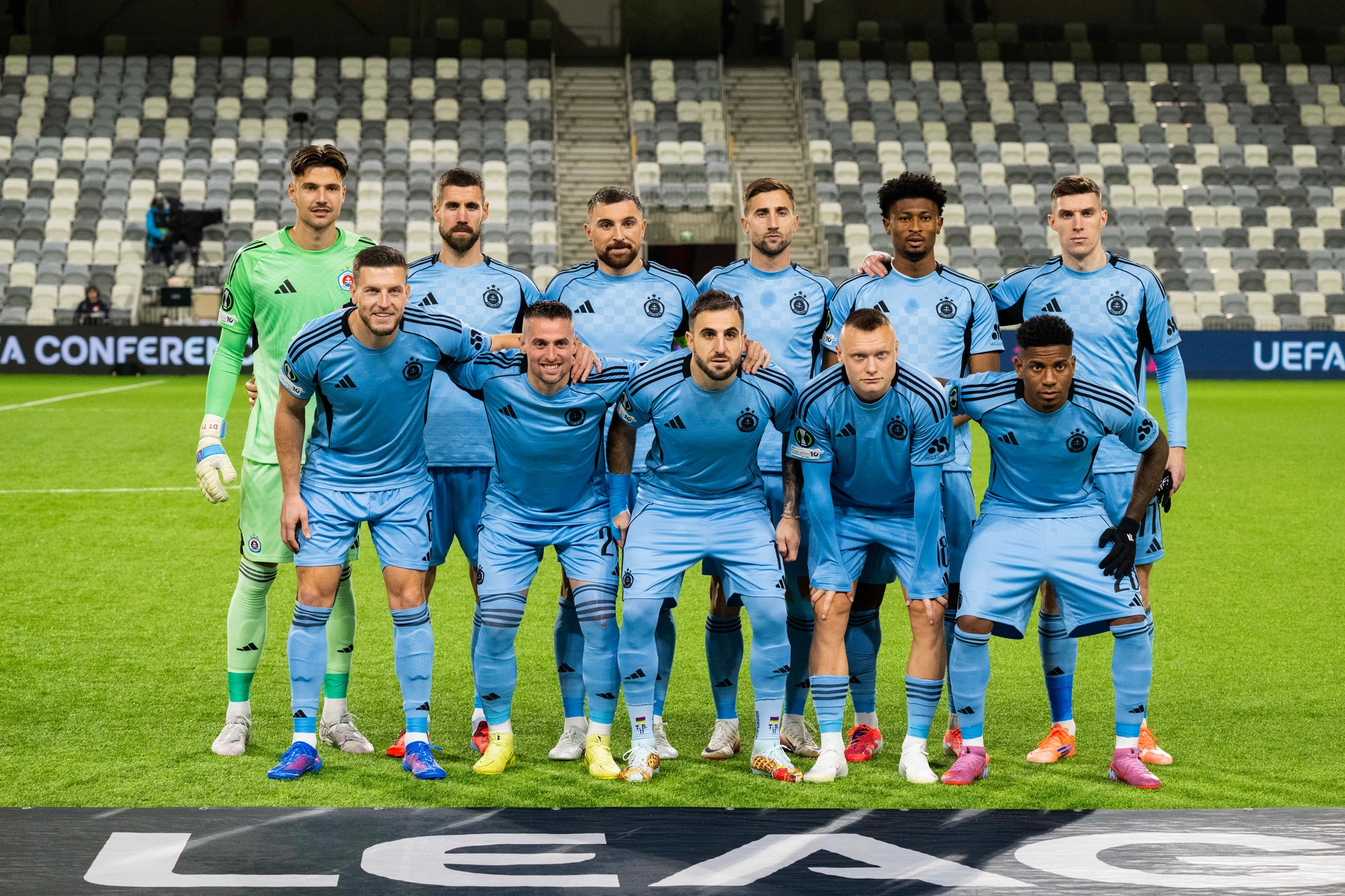 Základná jedenástka hráčov ŠK Slovan Bratislava pózuje pred zápasom s KuPS Kuopio. 