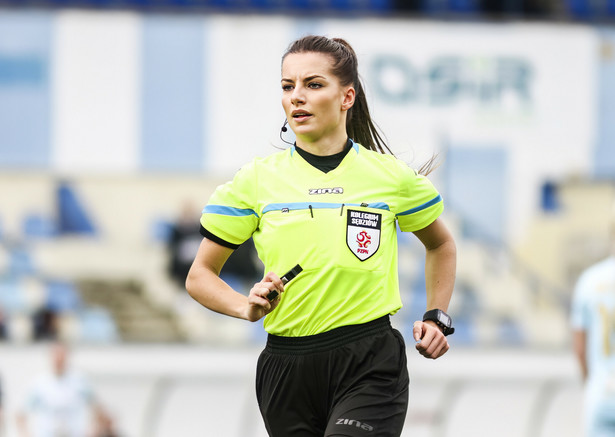 Karolina Bojar-Stefańska czerwoną kartkę pokazała sześciu piłkarzom, a czterech ukarała żółtą