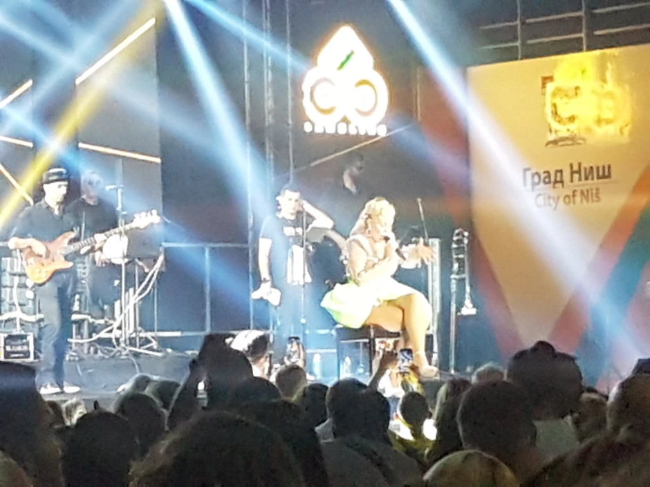 Lepa Brena na koncertu u Nišu