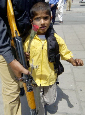 PAKISTAN-UAE-POLITICS-CHILD