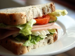 Kibice w proteście pożarli swoje kanapki