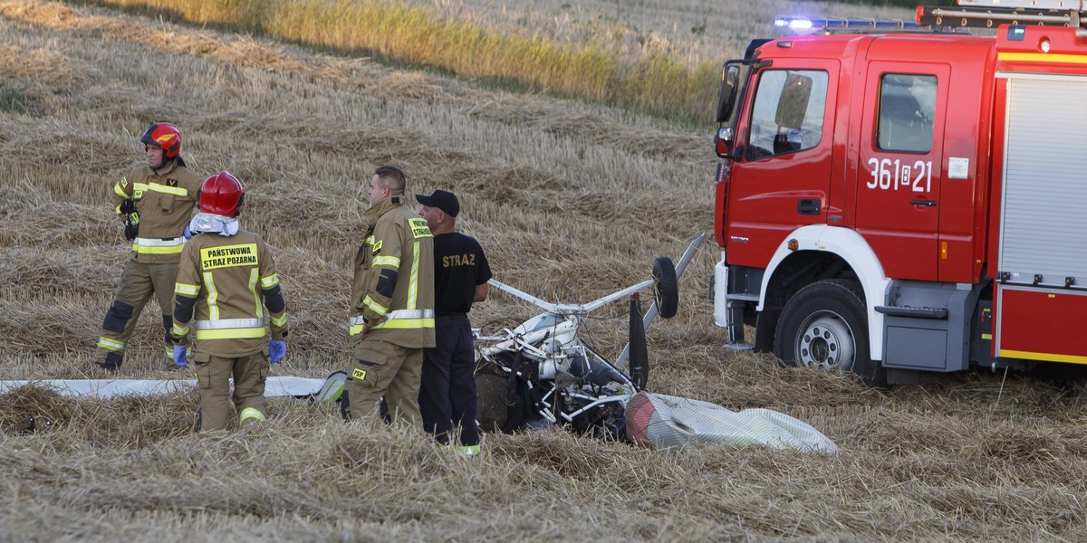 Tragiczny wypadek na Podlasiu. Motolotnia rozbiła się na polach. Nie żyją dwie osoby.