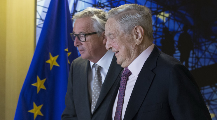 Jean- Claude Juncker, az Európai Bizottság elnöke (balra)
személyesen fogadta Soros Györgyöt, a CEU alapítóját / Fotó: EUROPRESS-GETTY IMAGES