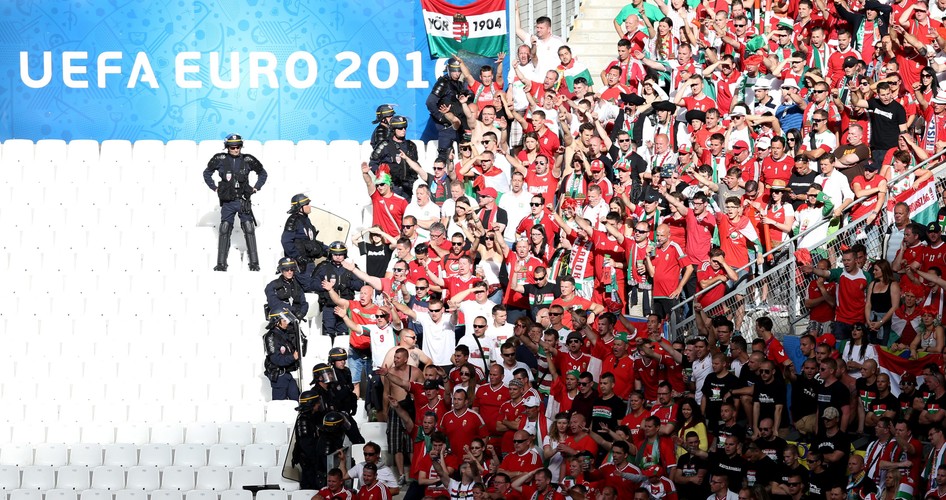 To nie są grzeczni chłopcy. Węgrzy bili się z Policją w trakcie meczu z Islandią