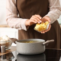 Ég a gyomra? Igyon rá krumplilevet! Egy kutató nagymámája adta az ötletet a gyomorfekély ellenszeréhez