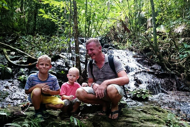 Piotr z synami w dżungli Bang Pae na Phukecie